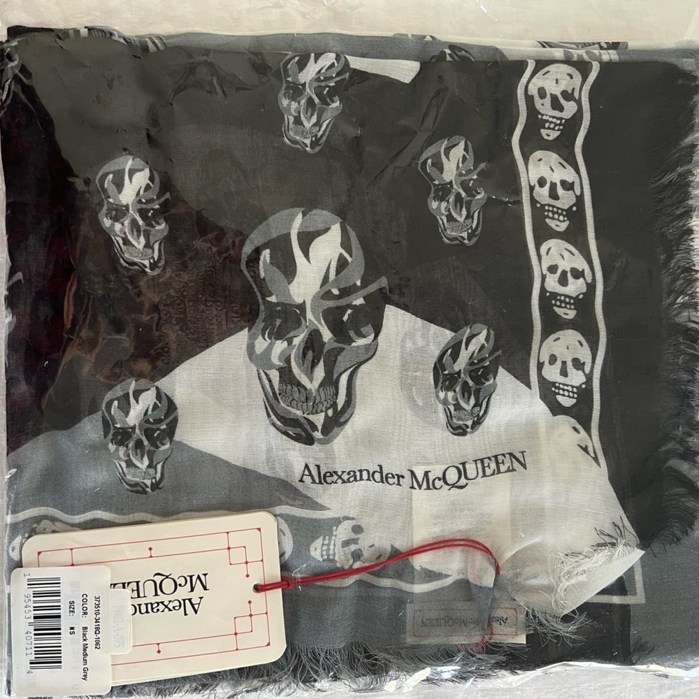 New Alexander McQueen Classic Skull Scarf